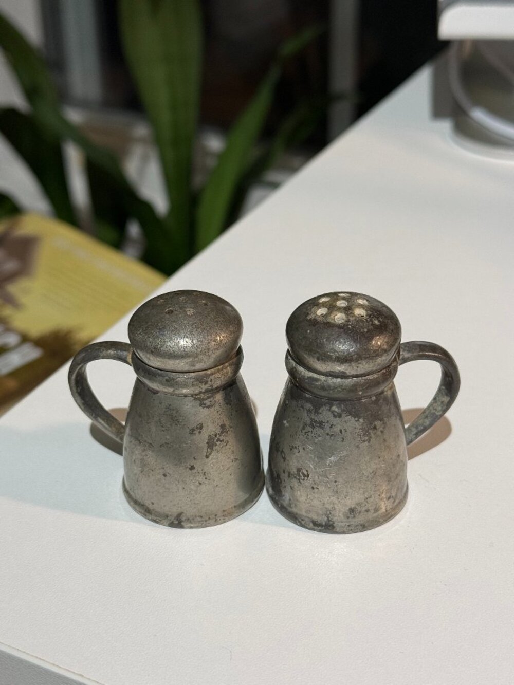 Vintage Ye Olde Tavern Pewter Salt and Pepper Shakers